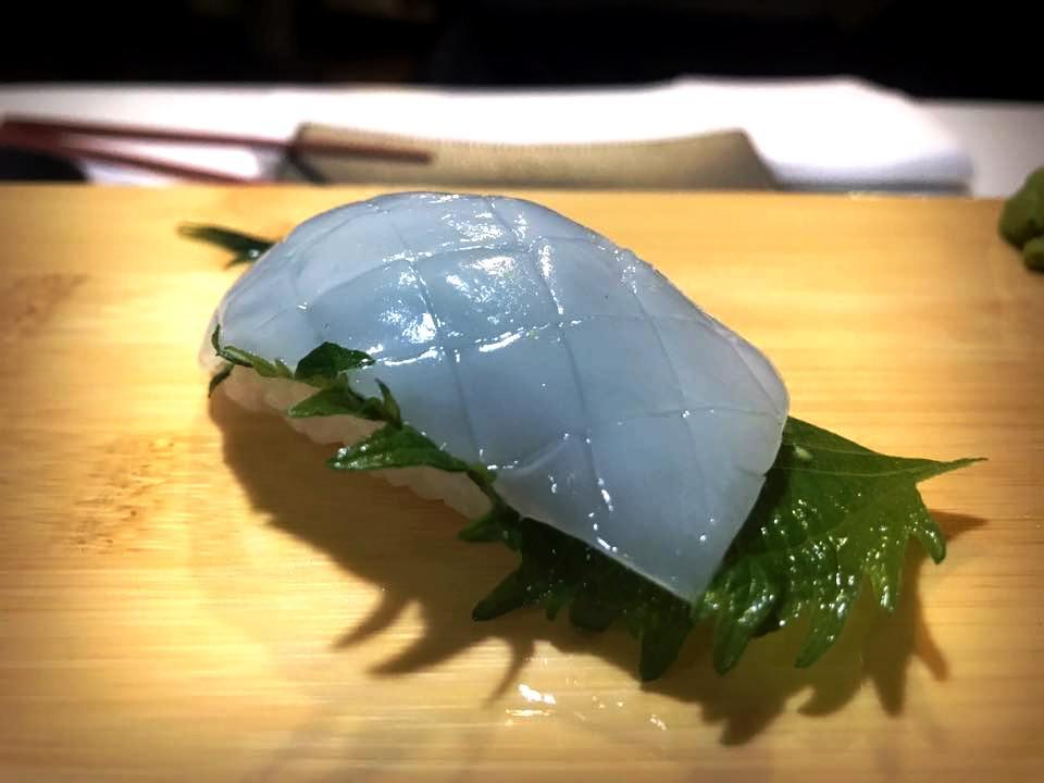 uno dei nigiri e delle combinazioni più canoniche che si possono incontrare a Tsukiji.