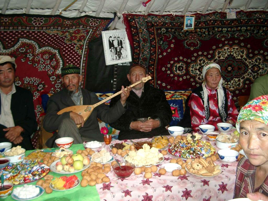 Vennero riproposte antiche festività, la scrittura mongola ritrovò il suo spazio nelle scuole come materia d