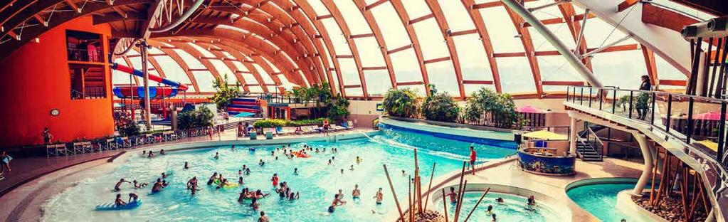 ACQUAWORLD SI RACCONTA 15.000 mq coperti da avveniristiche cupole progettate per regalare uno spazio unico nel suo genere in Italia. 11 piscine riscaldate, 2 vasche esterne aperte tutto l anno, 1.