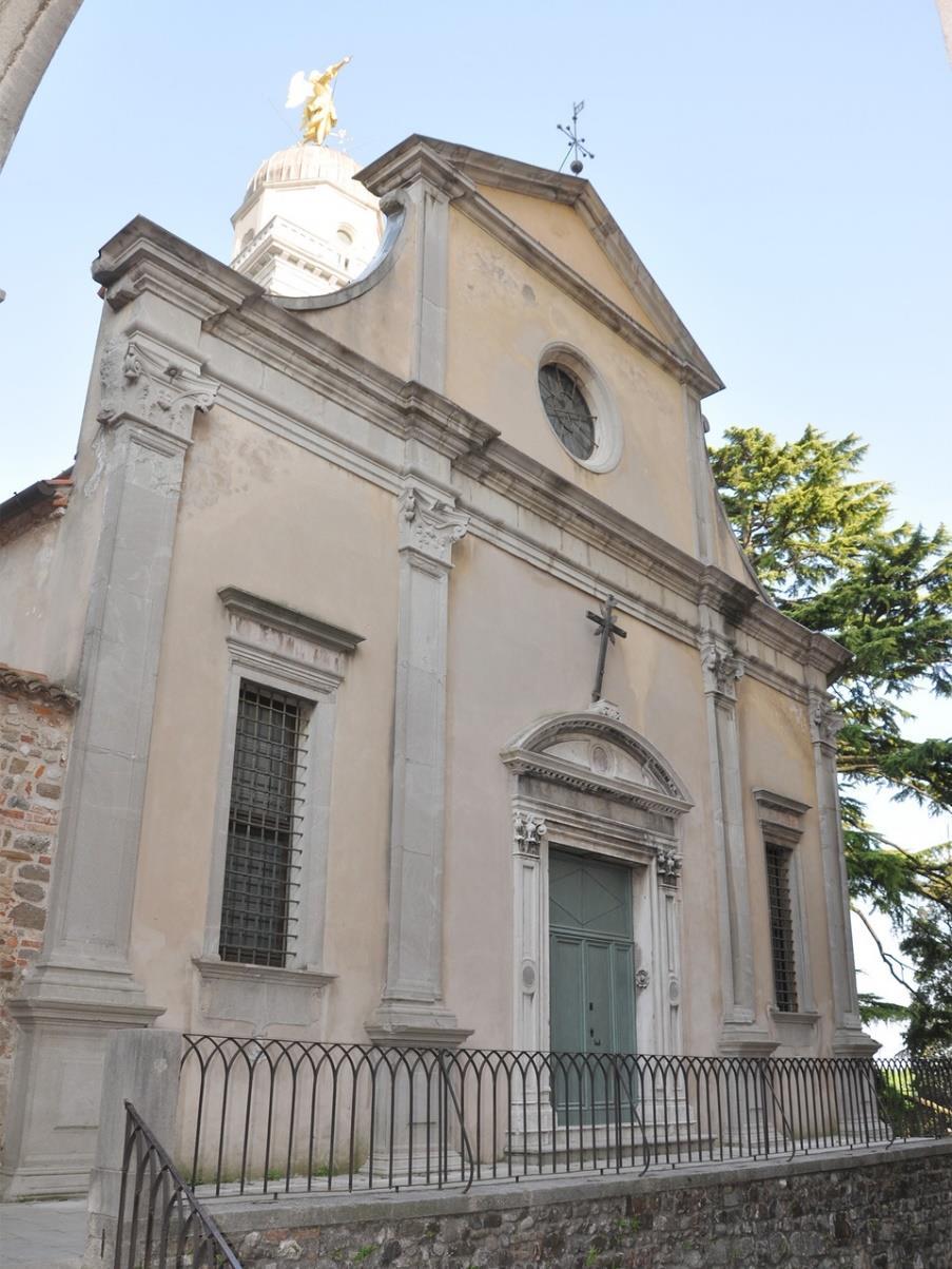 Vicino al Castello di Udine c è la Chiesa di Santa Maria in Castello.