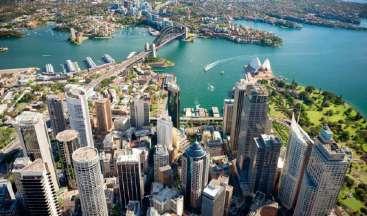 Le sue icone internazionali, l Opera House e l Harbour Bridge, sono affacciate sulla baia, i giardini e