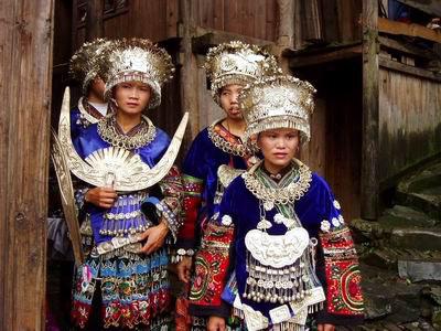 altopiano dello Yunnan. La città è famosa per i tanti gruppi etnici (30 minoranze tra Miao, Buyi, Dong, Hui, ecc.