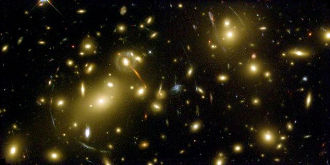 ) Ammassi di galassie: numero di galassie: 10 2 10 3 massa: 10 13 10 15 M O diametro: 10 6