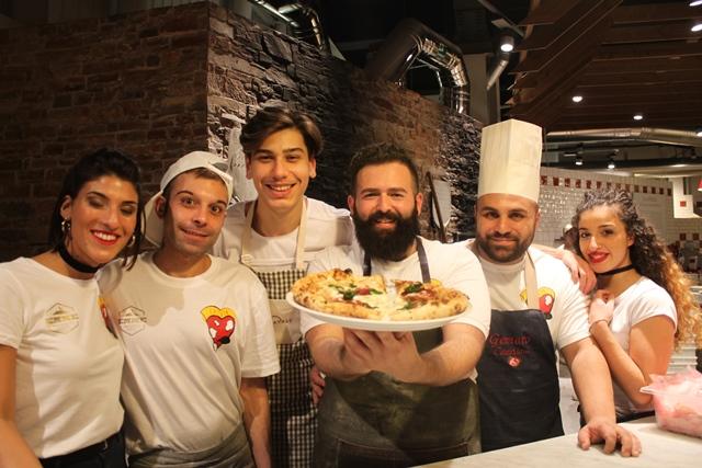 Vincenzo Capuano insieme allo staff di Capvin da Eataly LA PIZZA FRITTA! Sabato dalle 19 alle 20.