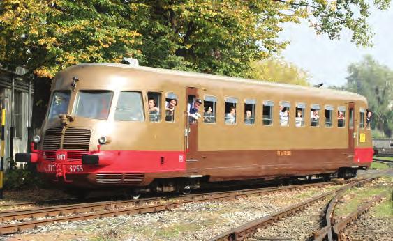 Dati tecnici Cenni storici Anni di costruzione: Velocità: Rodiggio: Potenza oraria: Lunghezza: Posti a sedere: ALn 772 1937-1957 130 km/h (1A)(A1) (DMU1) 2 X 110 kw 24.