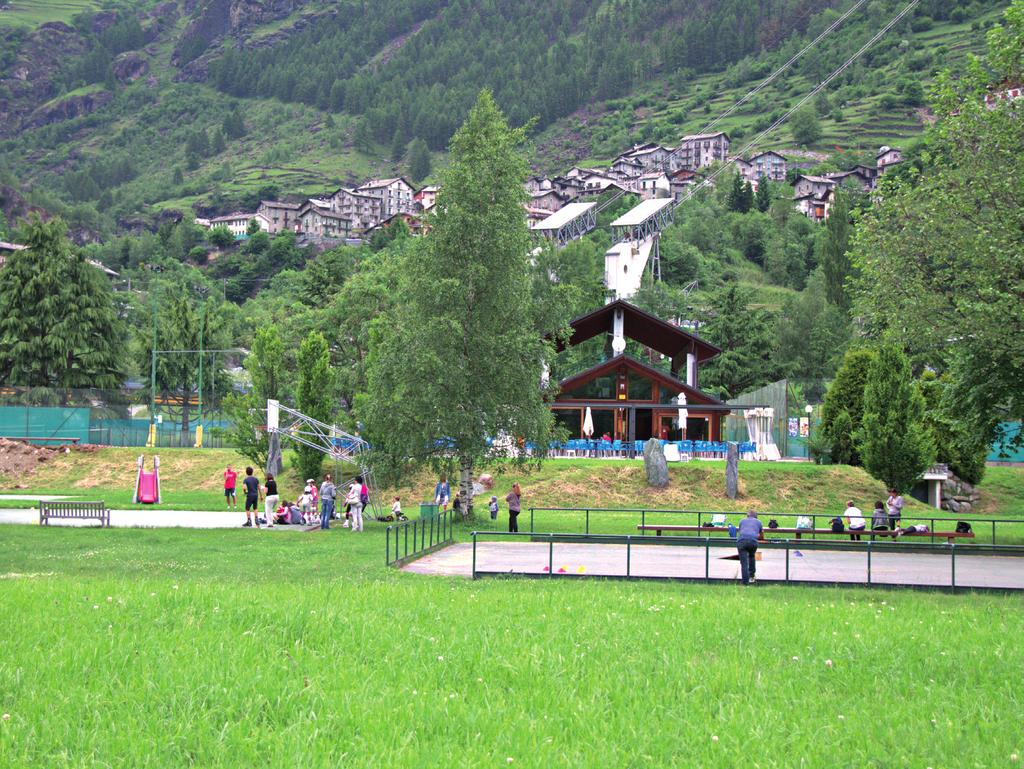 CENTRO SPORTIVO DI VASSALINI Nel Centro sportivo di Vassalini gli amanti dello sport e dei tornei potranno davvero sbizzarrirsi all aria aperta, immersi nella natura: tennis anche in terra rossa,