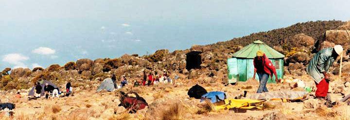 giornata. Dopo pranzo scenderemo di circa 680 m al Barranco camp. Potrebbe sembrare illogico scendere una volta arrivati a questo punto, ma e il metodo migliore per acclimatarsi.