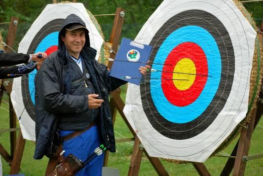 1 Maggio Rivoli (TO) 70/60m round, 50m round La gara organizzata dagli Arcieri delle Alpi vanta un gran numero di iscritti e due nuovi record italiani a squadre: la master maschile arco