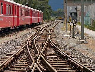 Dove è prevista la fermata finale si sta costruendo una palazzina. Si tratta di costruire una linea completamente nuova in una zona altamente densificata.