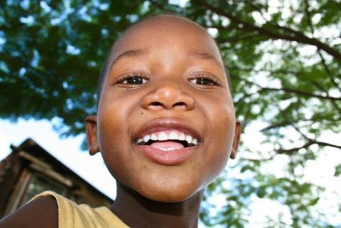 Al mattino presto safari e di seguito un pomeriggio culturale per la visita di un villaggio Zulu sul confine della riserva di caccia e conoscere la cultura Zulu.