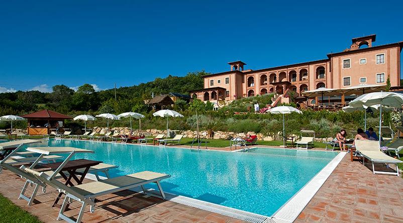 CAPODANNO IL RELAIS DI SATURNIA Toscana / Grosseto 568,00 euro a persona (4 GIORNI/3 NOTTI) ARRIVI CONSENTITI IL 29 E 30 DICEMBRE 3 pernottamenti in camera doppia Azalea Small, Prima colazione a