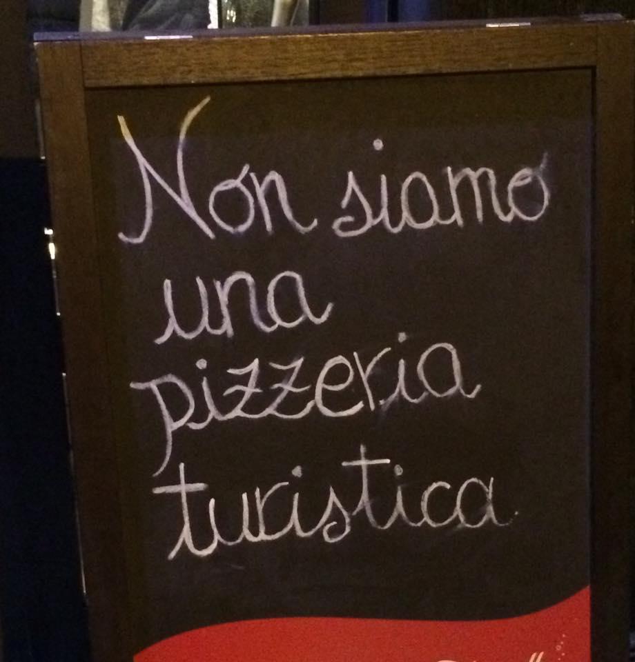 El Munta, lavagna all ingresso PIZZERIA EL-MUNTA Viale