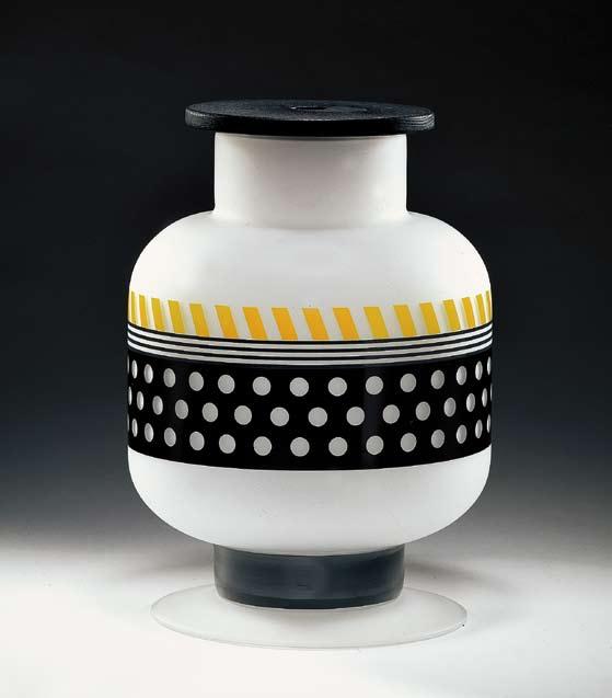 CLYDE - BONNIE Design: Ettore Sottsass, 1995 Vaso in vetro soffiato a bocca con finitura satinata (Bonnie)/trasparente (Clyde) Decoro in serigrafia manuale con smalti lucidi. Cottura a 550.