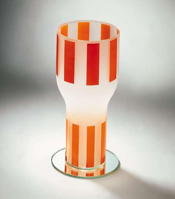 BOB Design: James Irvine, 1995 Vaso da fiori in vetro soffiato a bocca satinato con base in cristallo. Decoro del vaso e della base in serigrafia manuale con smalti lucidi. Cottura a 560.