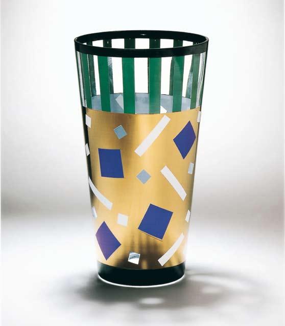 SAQQARAH Design: Nanae Umeda, 1995 Vaso da fiori in vetro doppio spessore trasparente soffiato a bocca.