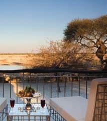 NAMIBIA ETOSHA Etosha National Park Fondato nel lontano 1907, si estende nel nord della Namibia e il suo nome significa grande luogo bianco per via del deserto salino che ne occupa parte del