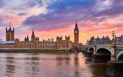 Londra è tuttora una delle più vivaci città del mondo, la cui conoscenza approfondita è fondamentale per comprendere ed apprezzare la cultura britannica e la lingua inglese.