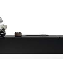 Per perfezionarne la funzionalità è possibile aggiungere la cassettiera a tre cassetti con struttura in acciaio nero opaco e frontali laccati in tinta.