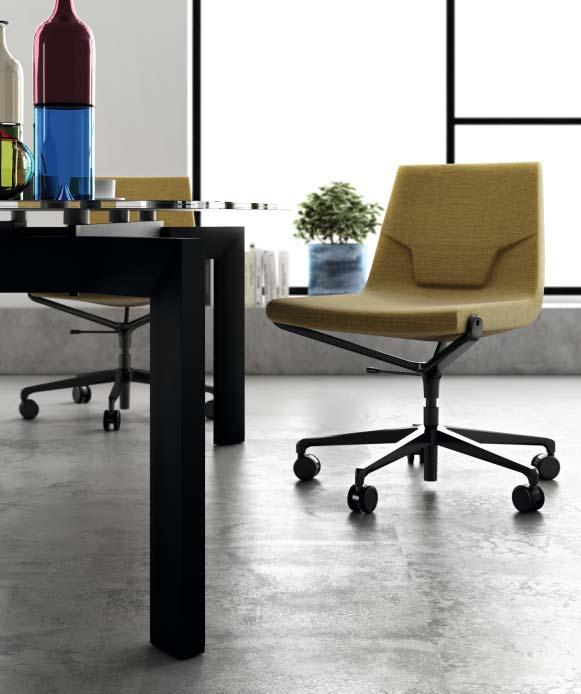 meco office 60 collection metra 61 Il sapore high-tech di Metra ben si coglie da questo particolare: in evidenza la struttura in alluminio nero con le gambe