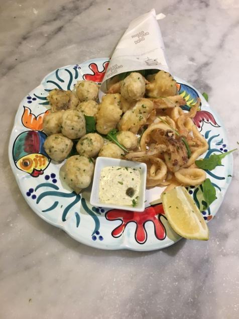 6 Calamari: 200gr calamari fritti con sale e pepe, 30gr salsa