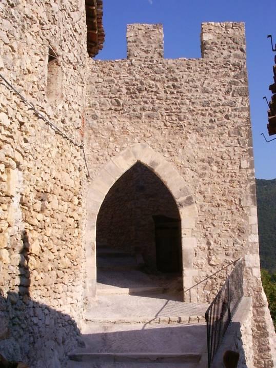 Porta delle piagge localizzazione nel paese medioevale: zona: Figura 39 - Porta delle piagge sì Porta delle piagge te L arco fu realizzato con i lavori di restauro delle mura nell an 2005.