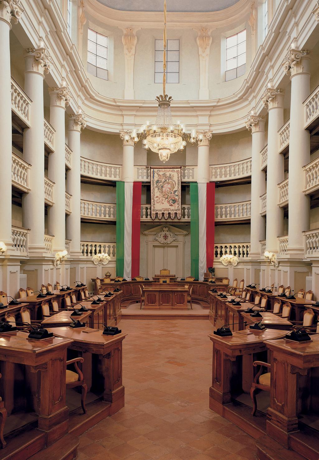 la nascita del tricolore Il 27 dicembre 1796, la Sala che il Bolognini aveva progettato per ospitare l archivio ducale, divenne la sede del primo Parlamento italiano dell epoca moderna e si