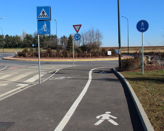 VILLAGGIO AURORA: NUOVA ROTONDA DI VIA EINAUDI E CORSIA PROTETTA PER I