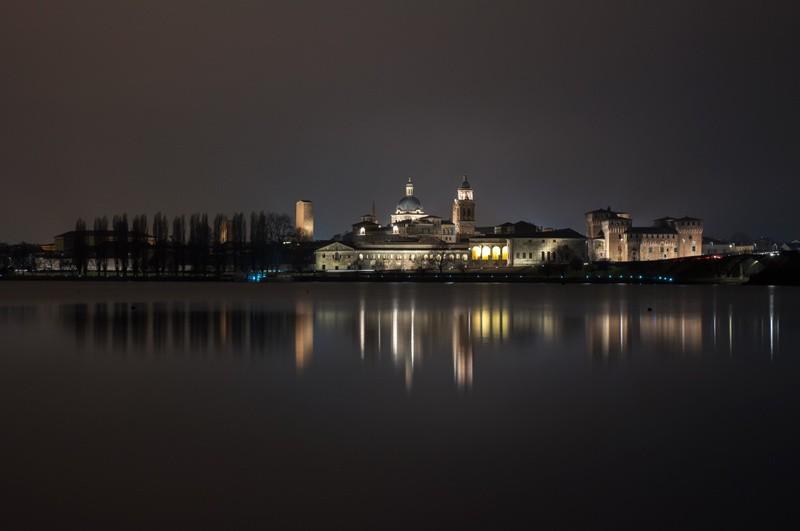 CAPODANNO IN LOMBARDIA Capodanno sui Laghi di Mantova sul Battello 2-3 BB in hotel 4* a Castiglione delle Stiviere (MN) + Cenone/veglione con musica durante la navigazione itinerante con battello sui