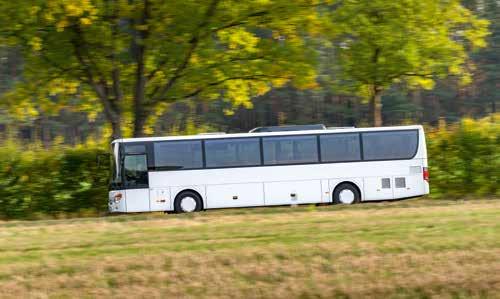 Sospensione anteriore a barra di torsione, asse motore come nei bus turistici, grandi pneumatici di serie 295/80 R 22,5, ottimo bilanciamento del telaio ecco il comfort Setra negli autobus