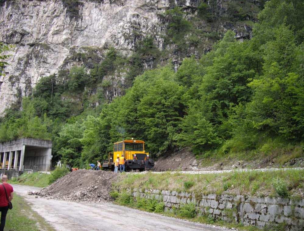 Pagina 1 di 5 1 PREMESSA Il 16 giugno 2011 una colata detritica ha interessato la linea ferroviaria tra Belluno e Ponte nelle Alpi presso l abitato di Fortogna.