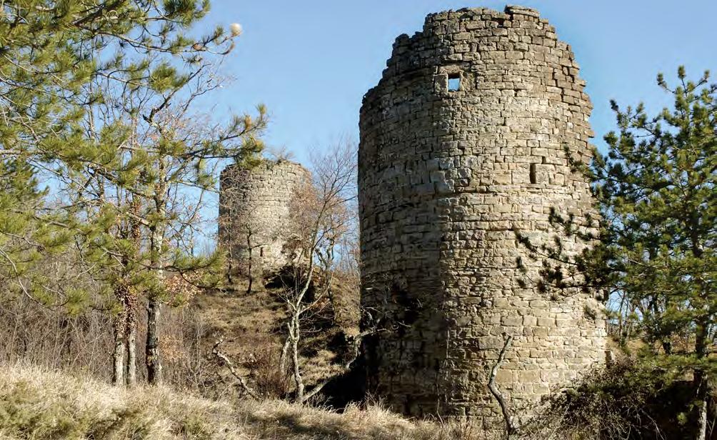 Skriveni tabor u Gradinu bio je nedostupan s tri strane dok je s četvrte bio zaštićen zidom i dvjema kulama. Prva, niža kula, nadzirala je ulaz, a druga se koristila kao skladište.