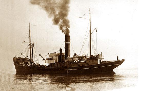 La nave recuperi "" nel 1925 Nel 1930, il Comandante Giacomo Bertolotto - insieme alla maggior parte del suo equipaggio - trovò tutte e tre le cose nelle acque della Bretagna.