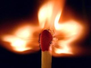 Il fiammifero che riaccende il fuoco dei vissuti negativi può essere un qualunque elemento dell esperienza attuale che abbia, apertamente o