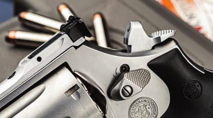 PROVA revolver Smith & Wesson 686 Competitor by Performance center calibro.357 magnum il proiettile e regolarizza la combustione del propellente.