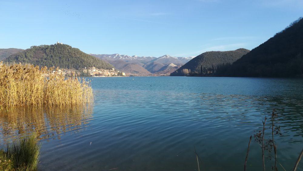 Lago di Piediluco Qui, del resto, si respira già aria di Amatriciana e Gricia, le ciriole si fanno pure con carciofo e pancetta e i pesci dei piccoli