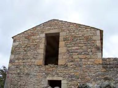 stipiti ed architravi in pietra