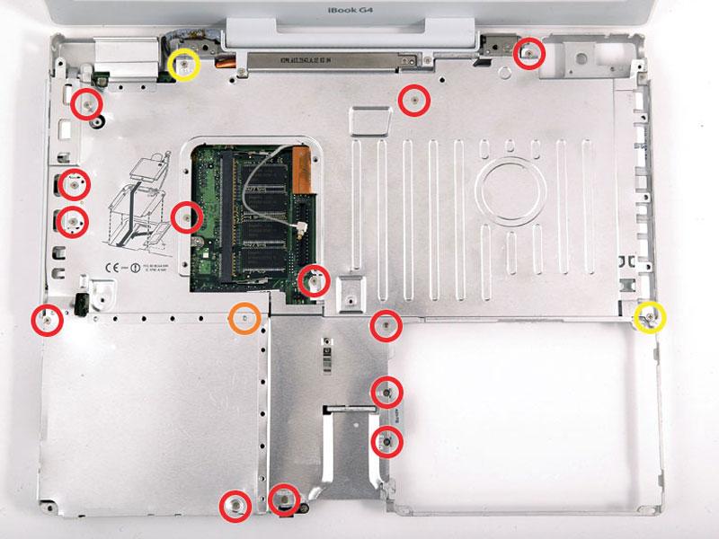 Passo 33 Top Shield La vite cerchiata in arancione potrebbe non essere presente in alcuni modelli. Rimuovere i seguenti 16 viti: Tredici 3 millimetri Phillips. Una tre millimetri Phillips.