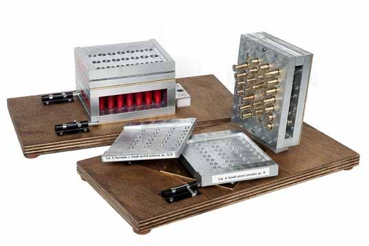 Permette di mantenere regolari le dosi di polvere e piombo. Quantità di cartucce per ogni processo di caricamento: cal. 8N e cal. 8SP nr. 28 cal. 36/410S e cal. 36/410M nr. 21, cal. 24 cal. 20 e cal.