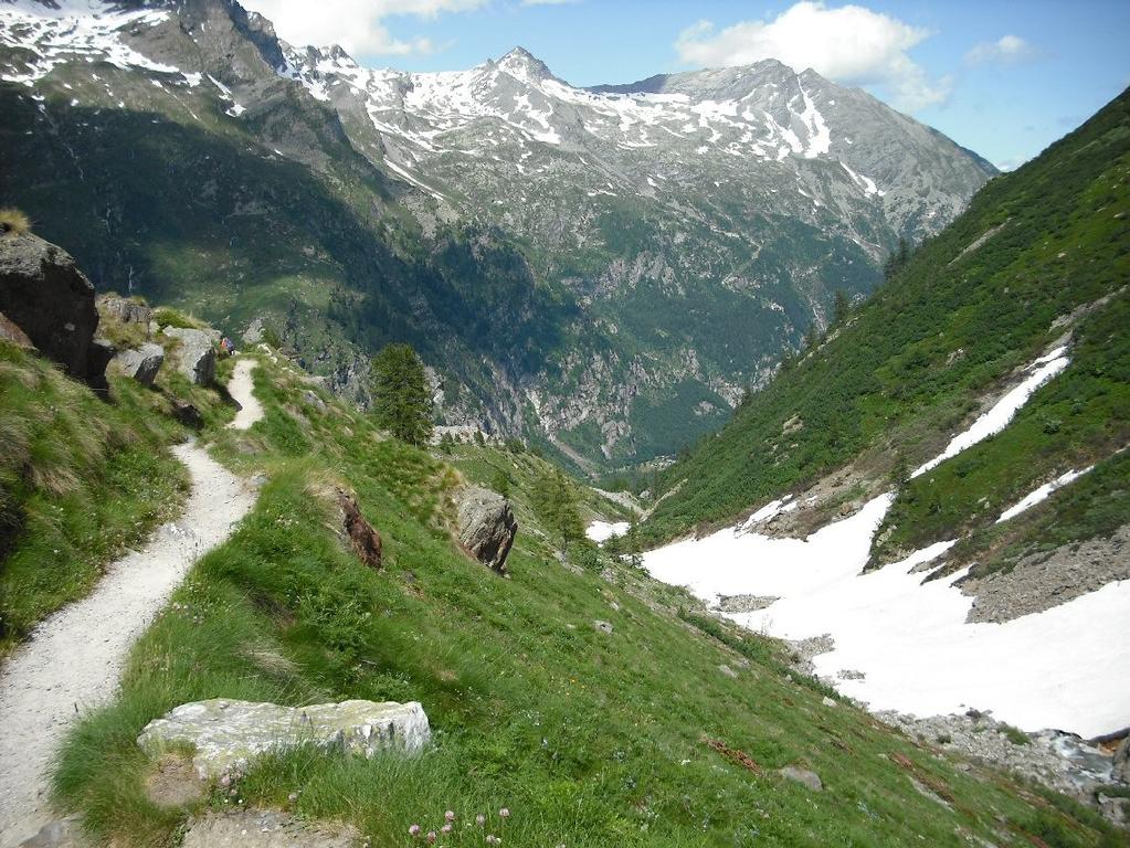 percorrendo la valle di Pedriola, il