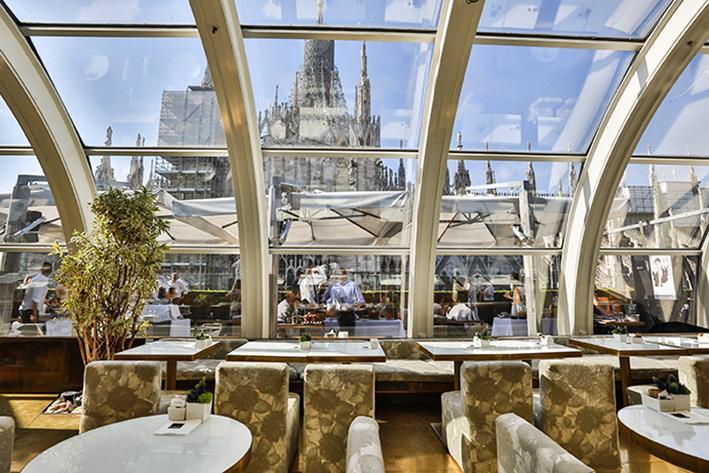 Ca alternativa, puteti lua pranzul la Terrazza Martini, care a fost de-a lungul decadelor