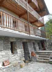 www. RGE 134/2016 AA479819 GRESSONEY-LA-TRINITE (AO) - LOC. TACHE - FABBRICATO composto da 5 appartamenti con garage e cantine.