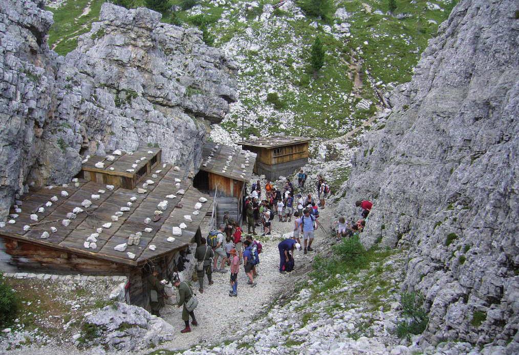 baracca comando dell artiglieria. È possibile completarlo in 30 minuti, camminando su facili sentieri e godendo di un panorama unico. Durata 30 2.