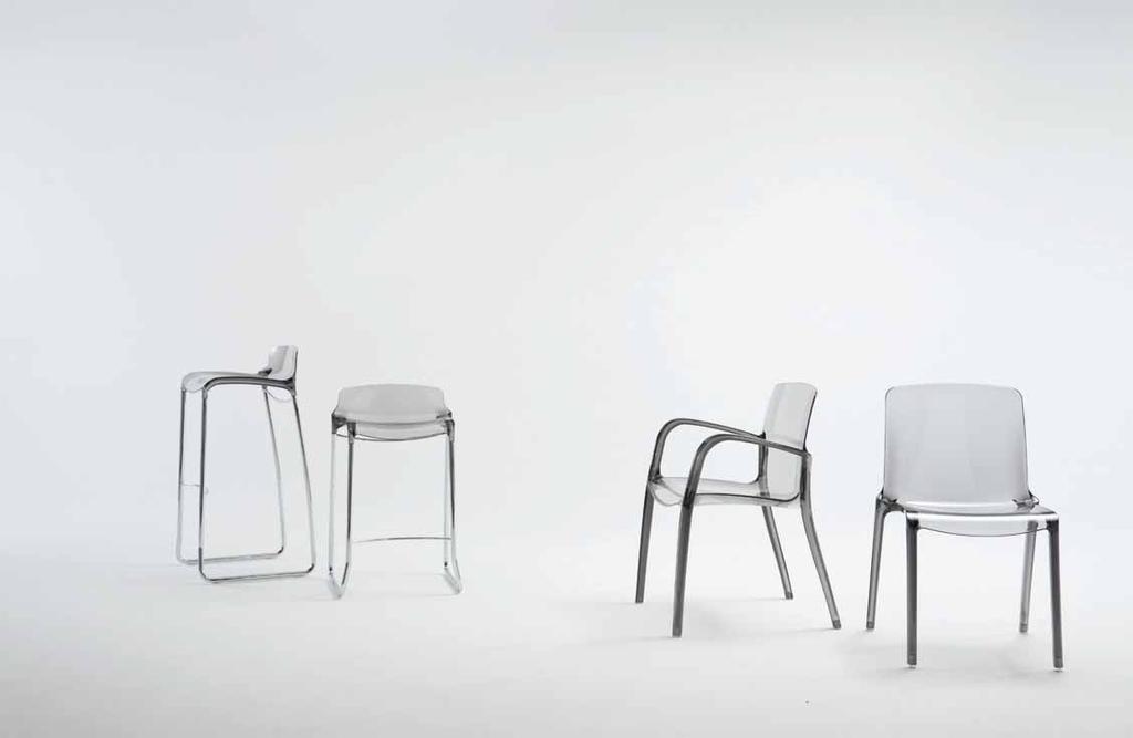 The first monobloc chair in the world realised in transparent polycarbonate