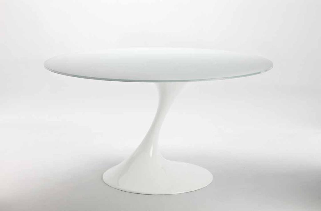 The inclined base is the element through which Atatlas rereads and reinterprets the theme of the central legged table