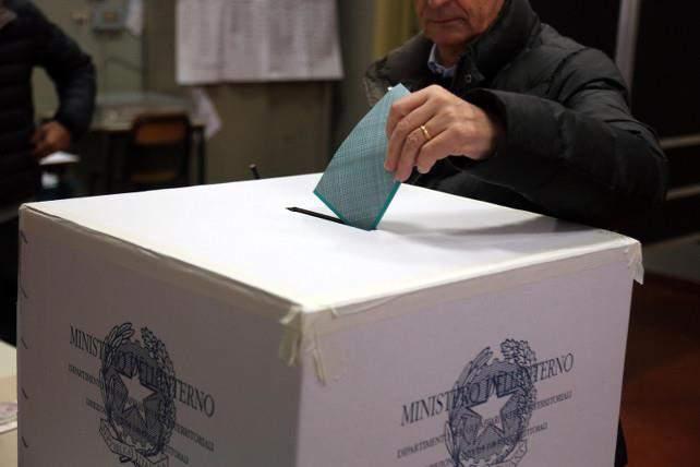 RICORDATI CHE IL TUO VOTO È SEGRETO. NESSUNO TI PUÒ DIRE PER CHI VOTARE. DOPO AVER VOTATO DEVI PIEGARE LA SCHEDA, USCIRE DALLA CABINA E INFILARE LA SCHEDA NELL URNA ELETTORALE.