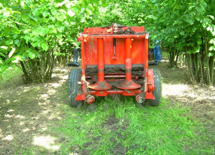 Problemi tecnici nell impiego del compost in frutteto con i mezzi tradizionali Scarsa uniformità di distribuzione Difficile regolazione della dose Difficile