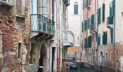 A Venezia c è tutto un mondo da scoprire, perché questa città, dove il tempo si è fermato, è meravigliosamente diversa e il suo fascino la rende unica al