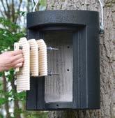 00 133/7 Questo tipo di cassetta è usata molto volentieri per la formazione di grosse colonie, specialmente di nottole maggiori, pipistrelli di Nathusius e orecchioni bruni.