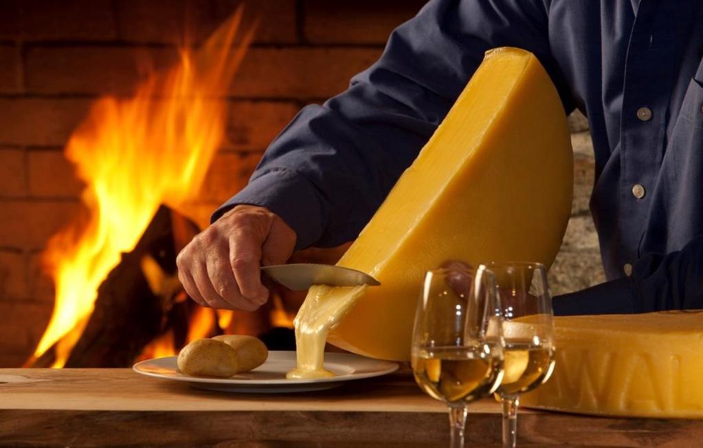 La Raclette per una gustosa serata in compagnia! Una specialità di montagna e non solo: è l'elogio alla convivialità!