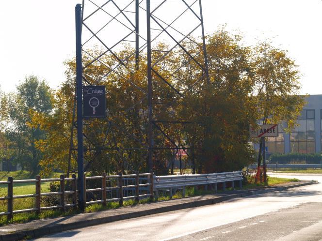 Foto 19 Al termine della via, sotto il traliccio dell alta tensione, sul lato sinistro si trova un